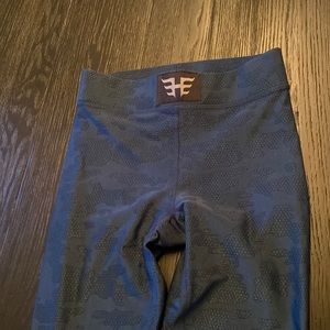 Heroine Sport Aqua Blue Camo Small Leggings